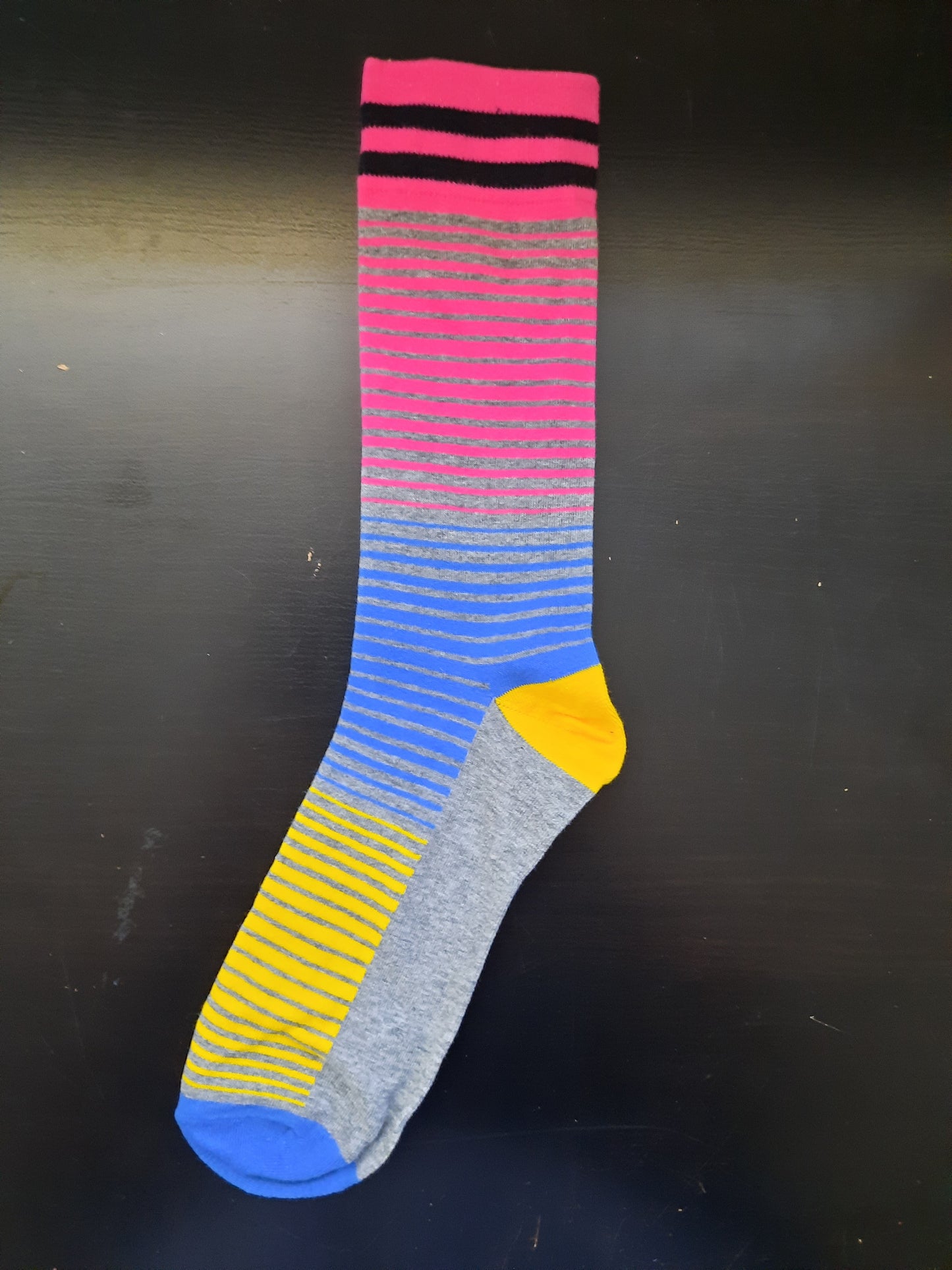 Grey socks with pink, blue and yellow stripes - Pink tops